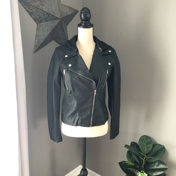 Forever 21 Jackets & Blazers - Forever 21 | Black Faux Leather Jacket